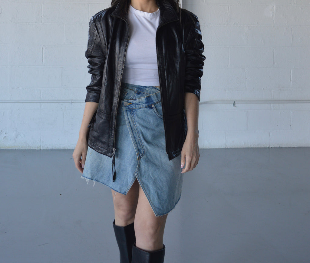 BLACK LEATHER JACKET - SIZE L