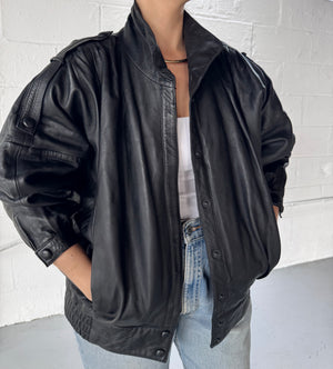 VINTAGE BLACK LEATHER JACKET - SIZE M