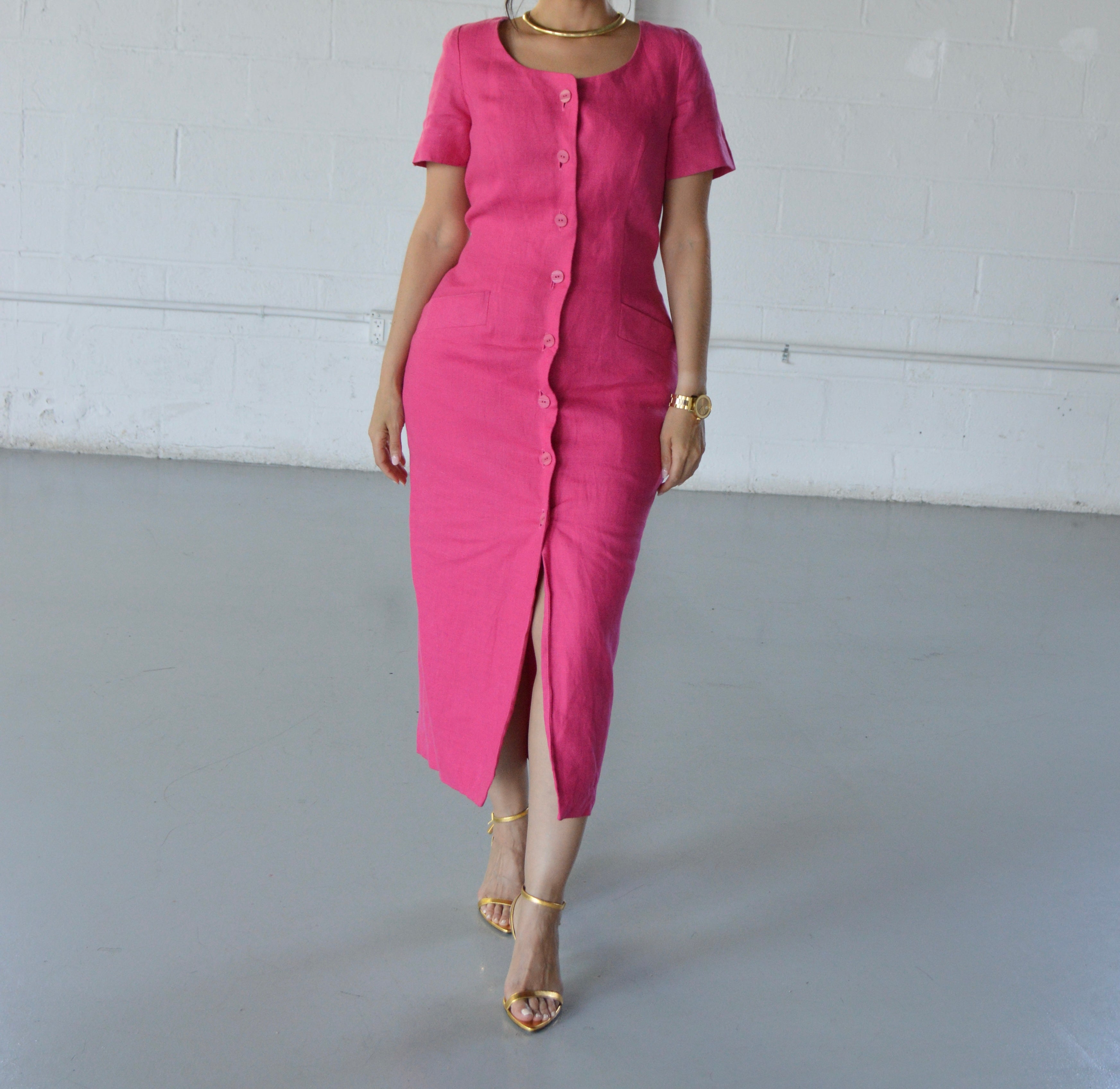 HOT PINK SHORT SLEEVE BUTTON FRONT DRESS - SIZE M HOT PINK SHORT SLEEVE BUTTON FRONT DRESS - SIZE M