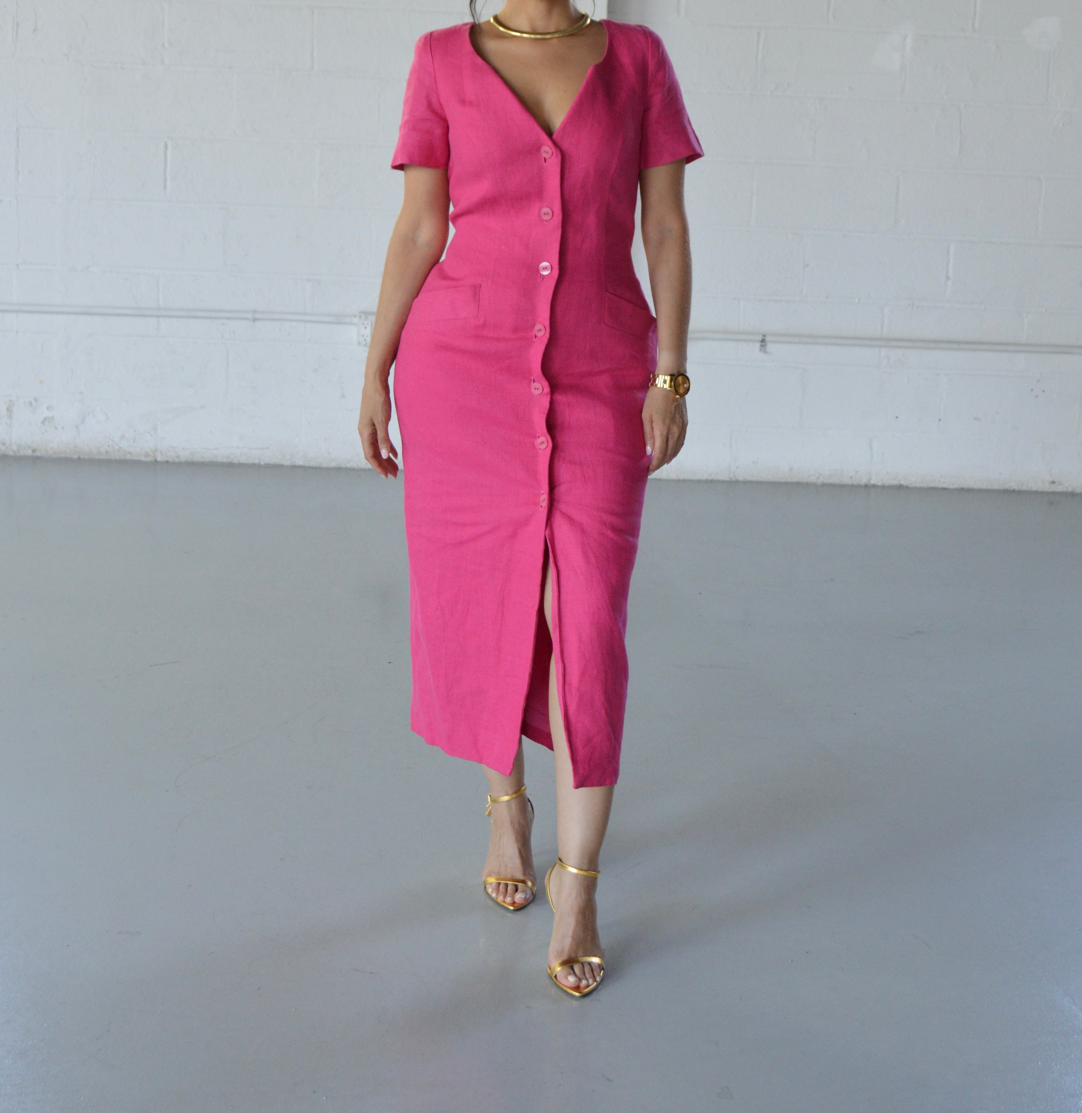 HOT PINK SHORT SLEEVE BUTTON FRONT DRESS - SIZE M HOT PINK SHORT SLEEVE BUTTON FRONT DRESS - SIZE M