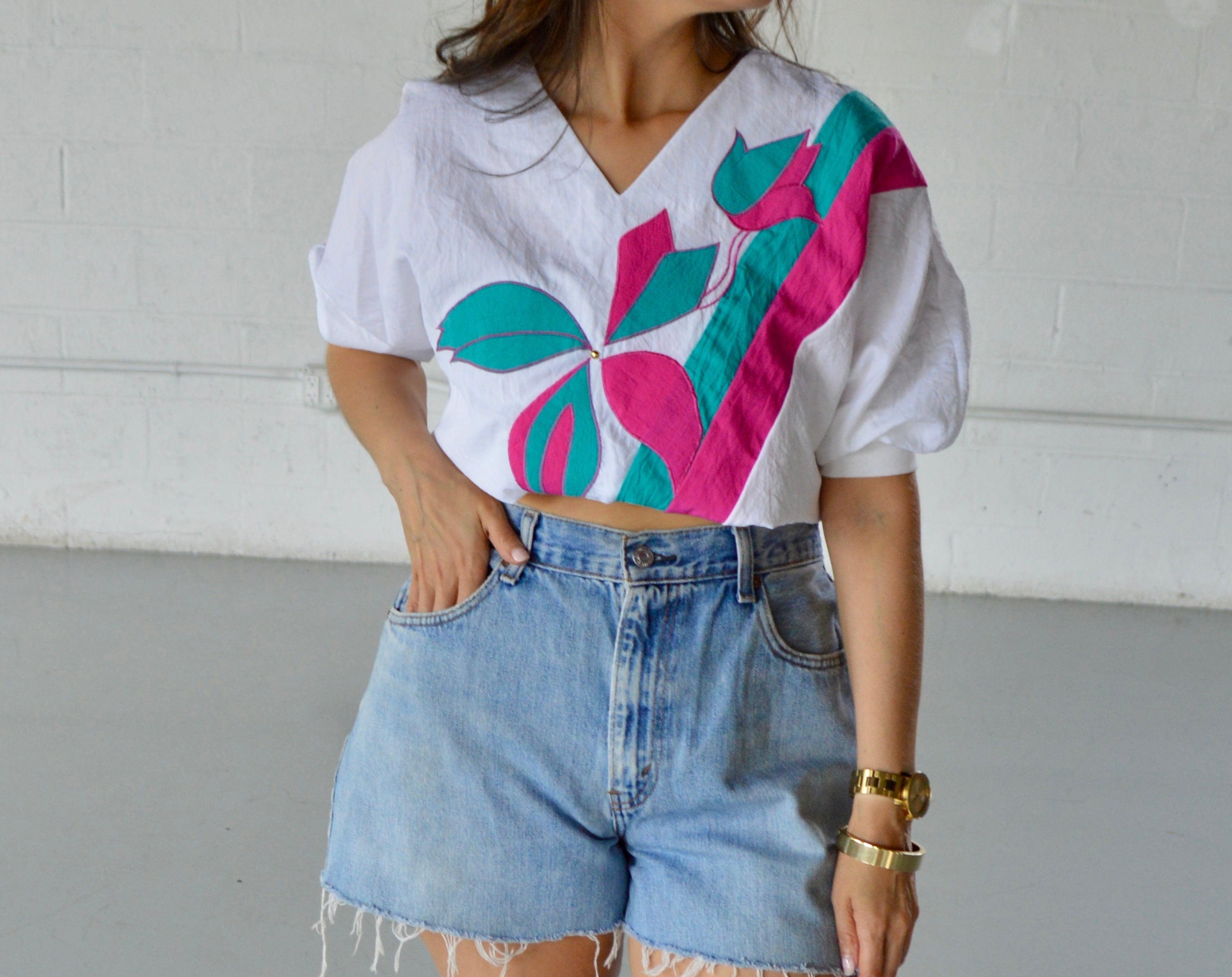 VINTGE WHITE NYLON SHORT SLEEVE V NECK EMBROIDERED BLOUSE - SIZE S