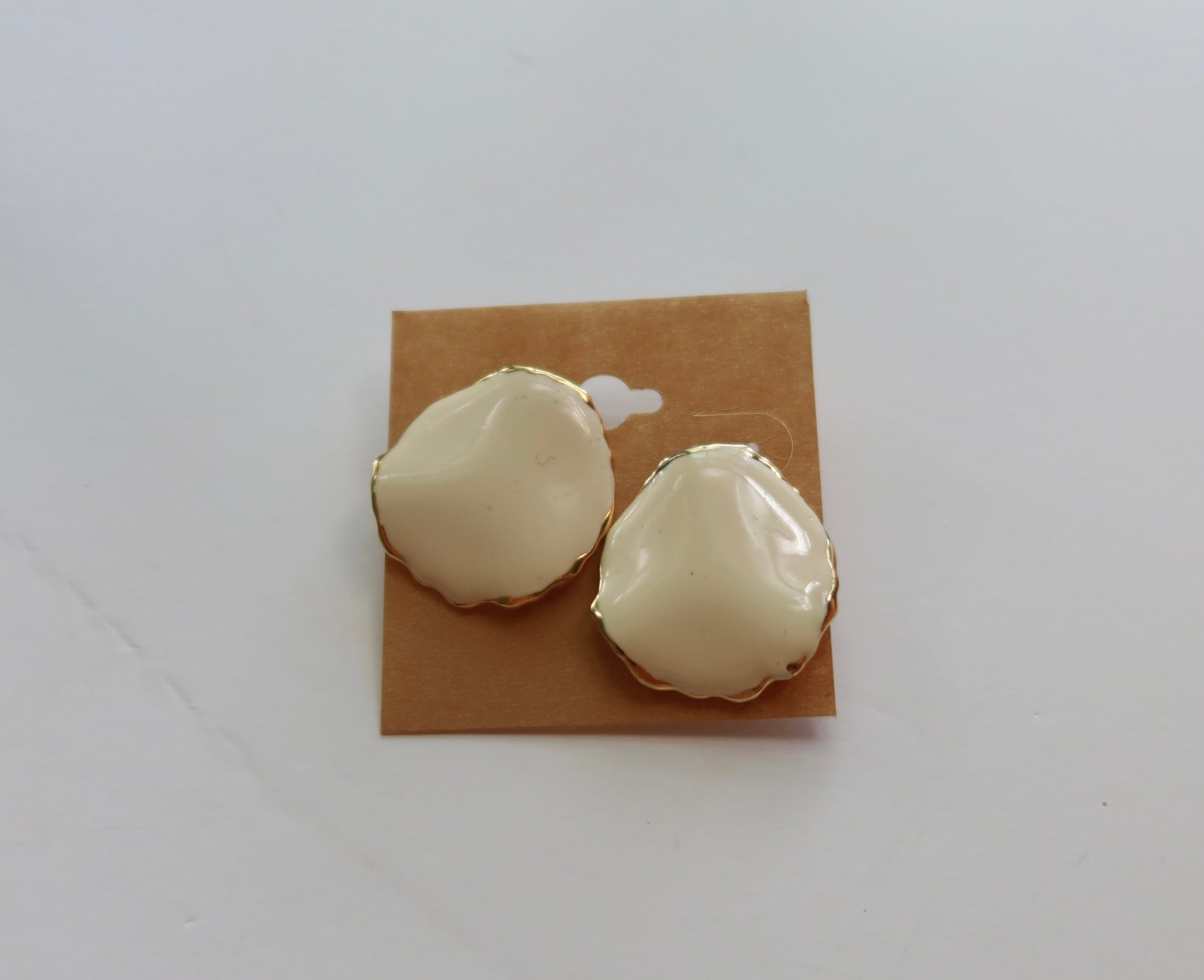 IVORY ROUND TEXTURED EARRINGS
