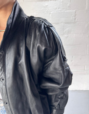 VINTAGE BLACK LEATHER JACKET - SIZE M