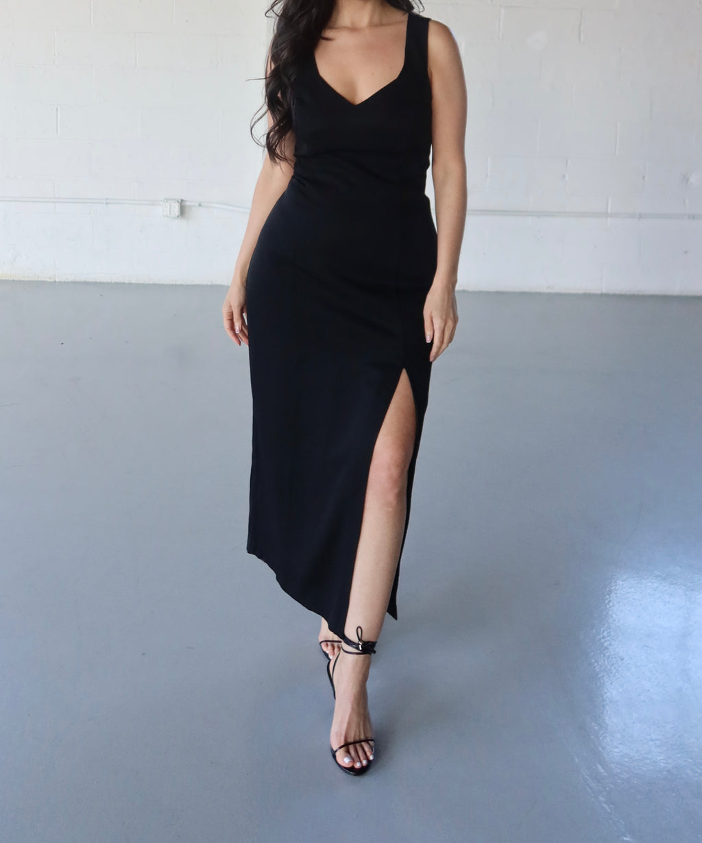 BLACK SLEEVELESS GOWN WITH HIGH SLIT - SIZE M