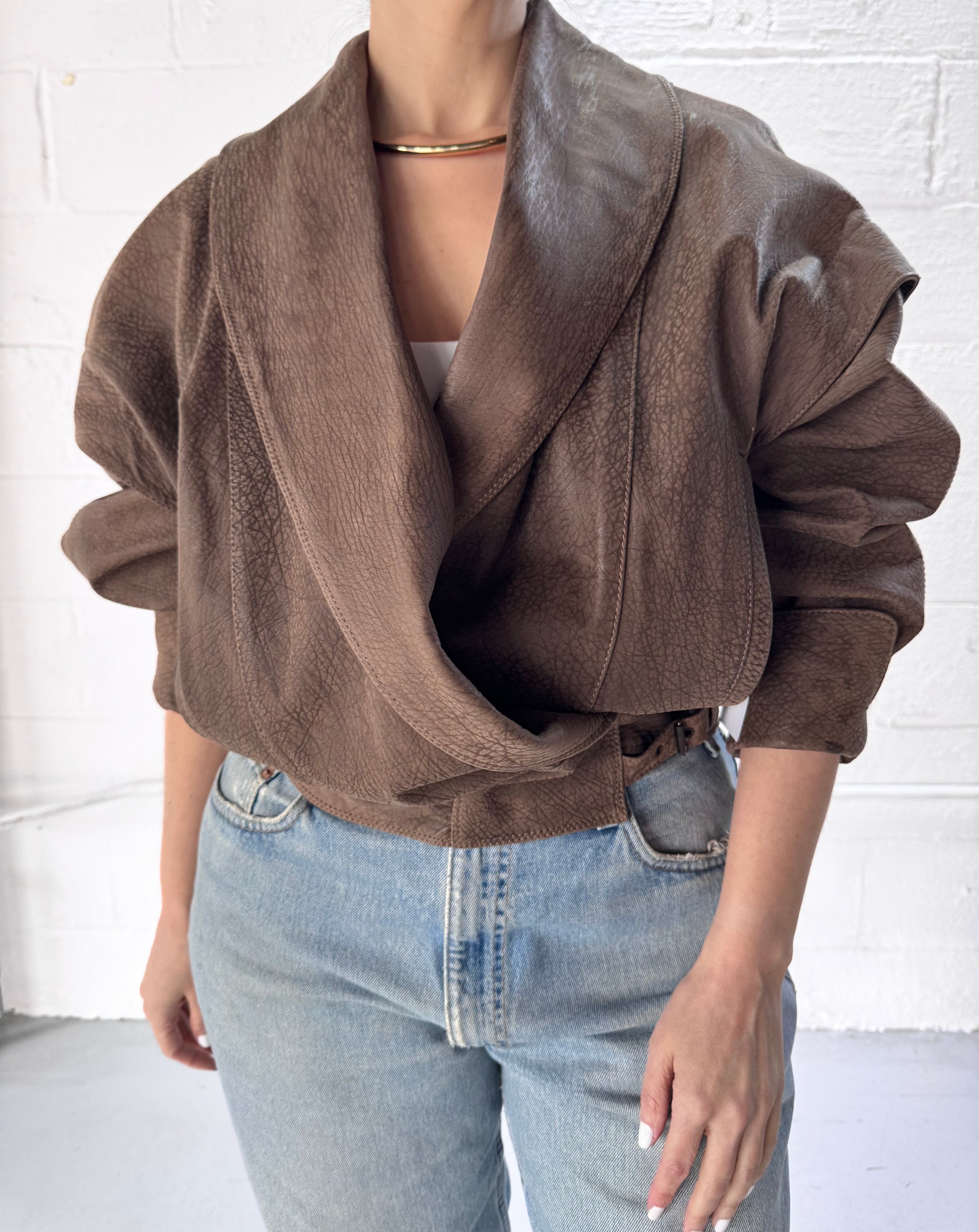 VINTAGE BROWN LEATHER JACKET - SIZE - M