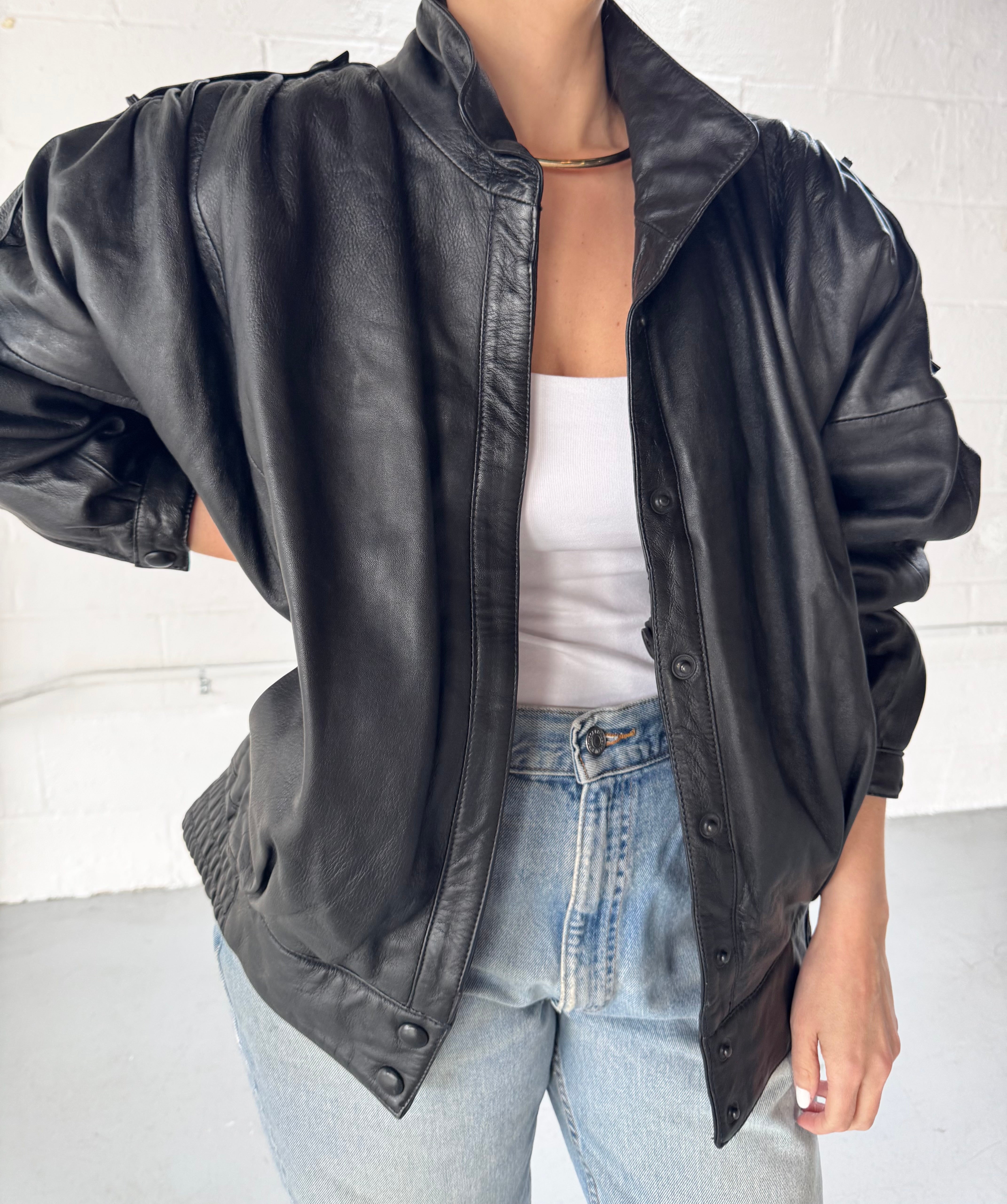 VINTAGE BLACK LEATHER JACKET - SIZE M