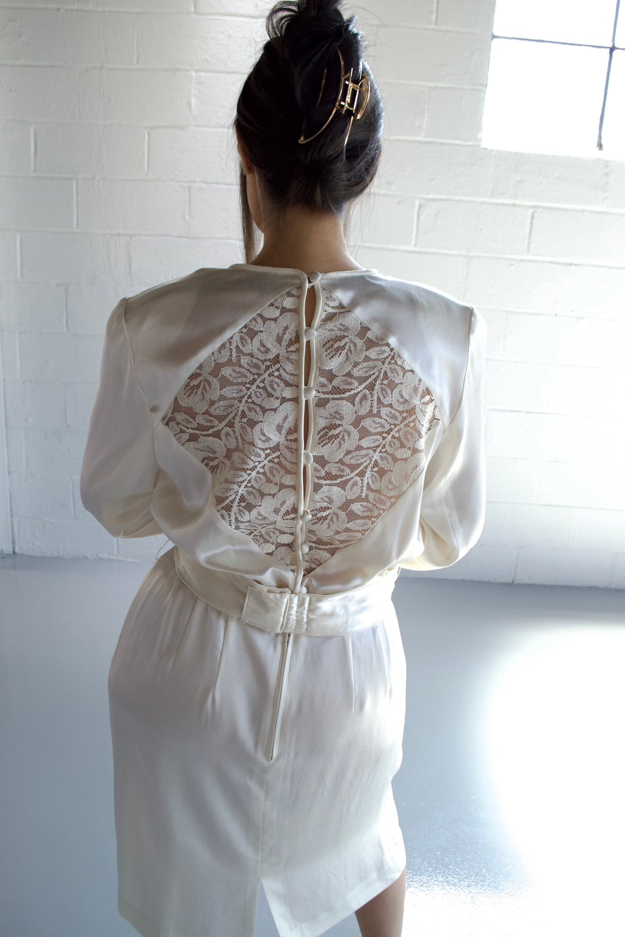 VINTAGE IVORY LONG SLEEVE DRESS - SIZE M