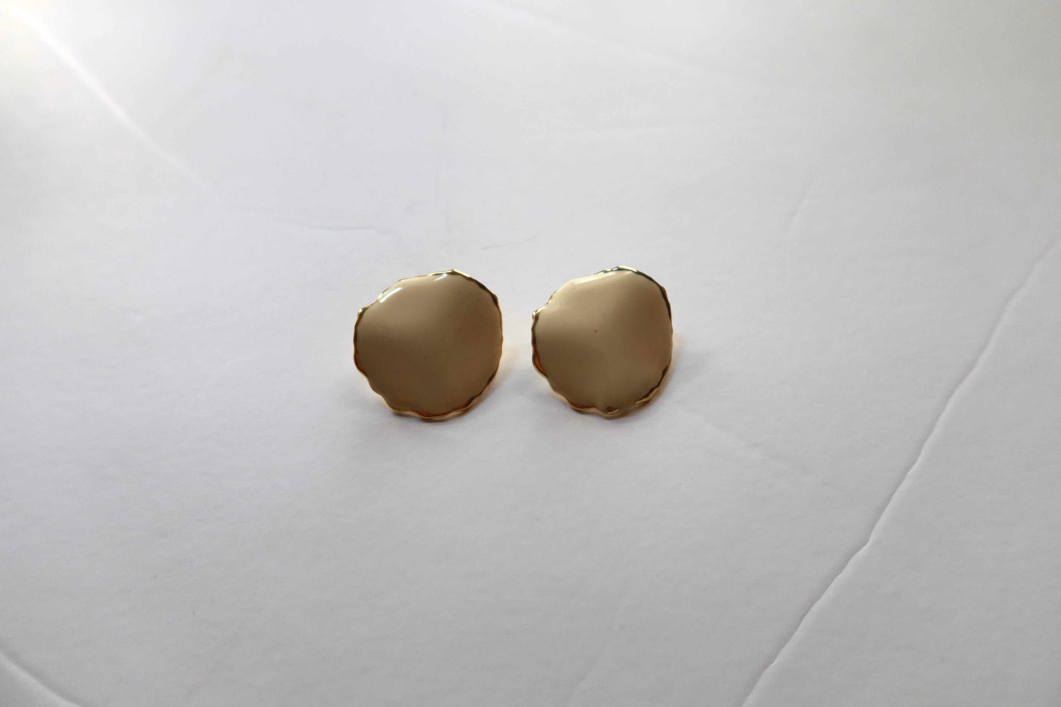 IVORY ROUND TEXTURED EARRINGS