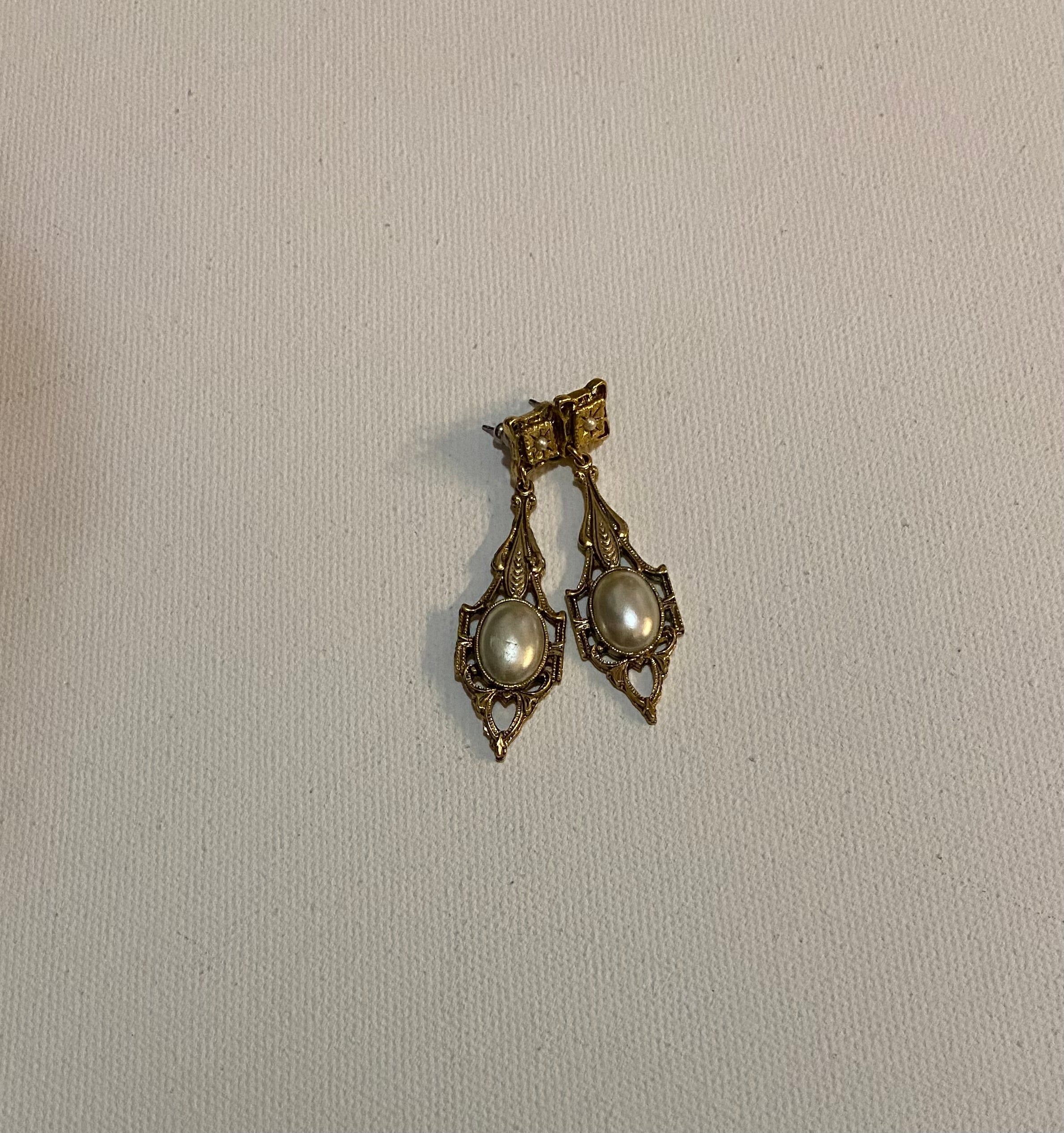 VINTAGE PEARL DETAIL HANGING EARRINGS