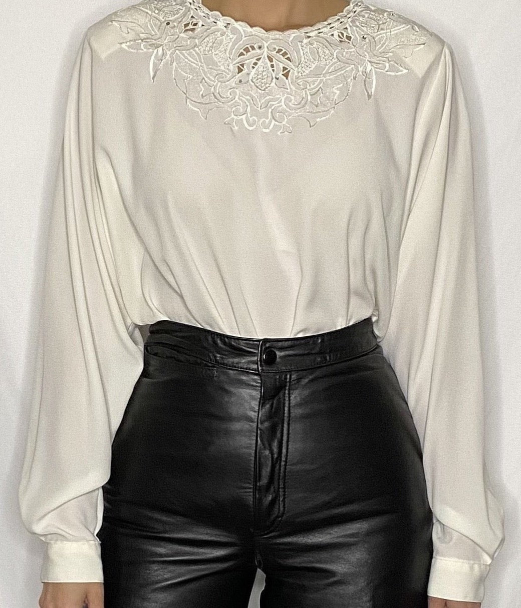 VINTAGE IVORY EMBROIDERED NECKLINE BLOUSE - SIZE M
