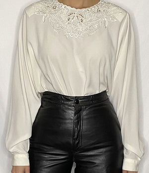 VINTAGE IVORY EMBROIDERED NECKLINE BLOUSE - SIZE M