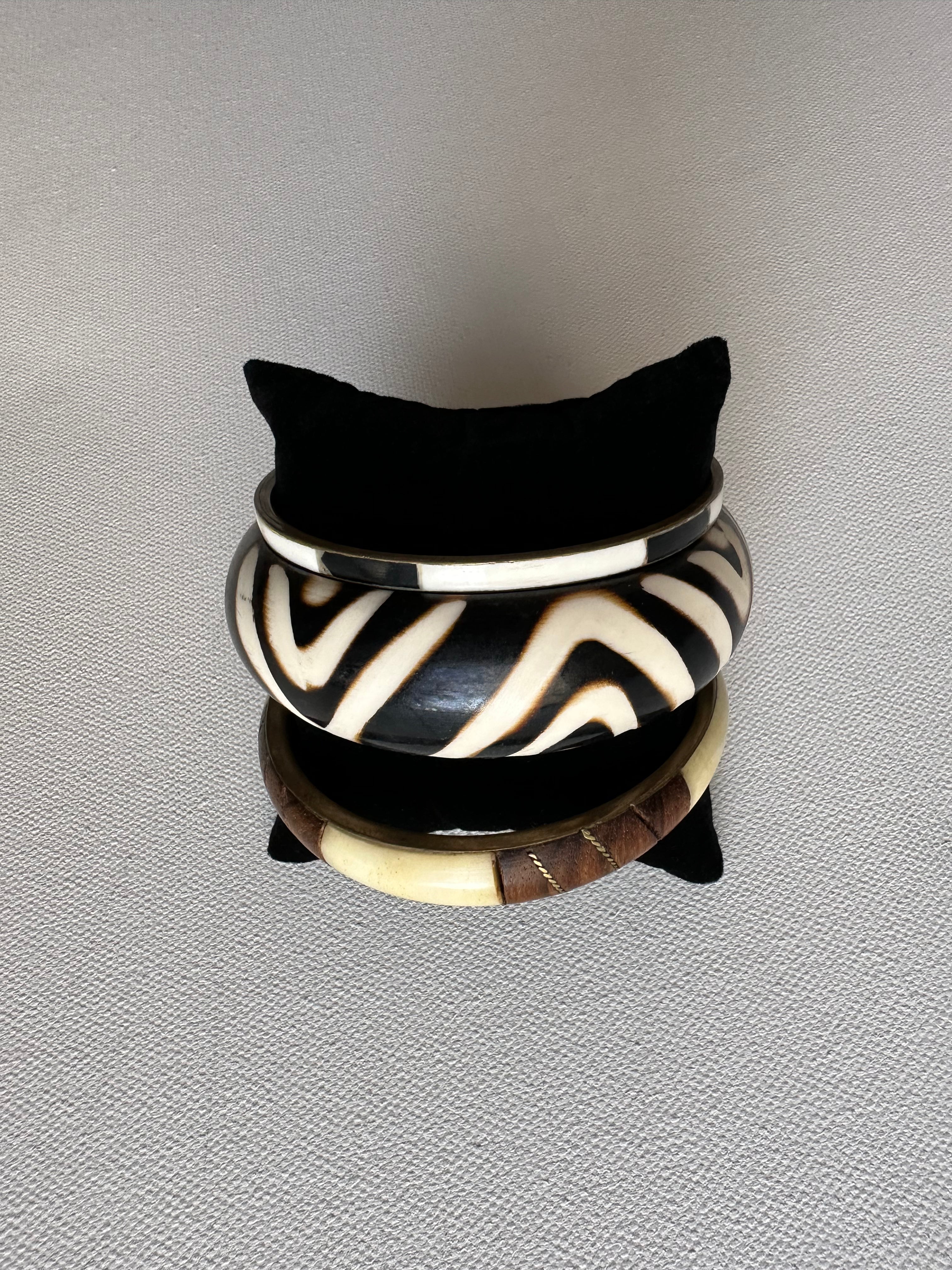 IVORY/BLACK/TAN/ WOODEN DETAILED BANGLE SET OF 3
