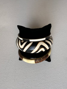 IVORY/BLACK/TAN/ WOODEN DETAILED BANGLE SET OF 3
