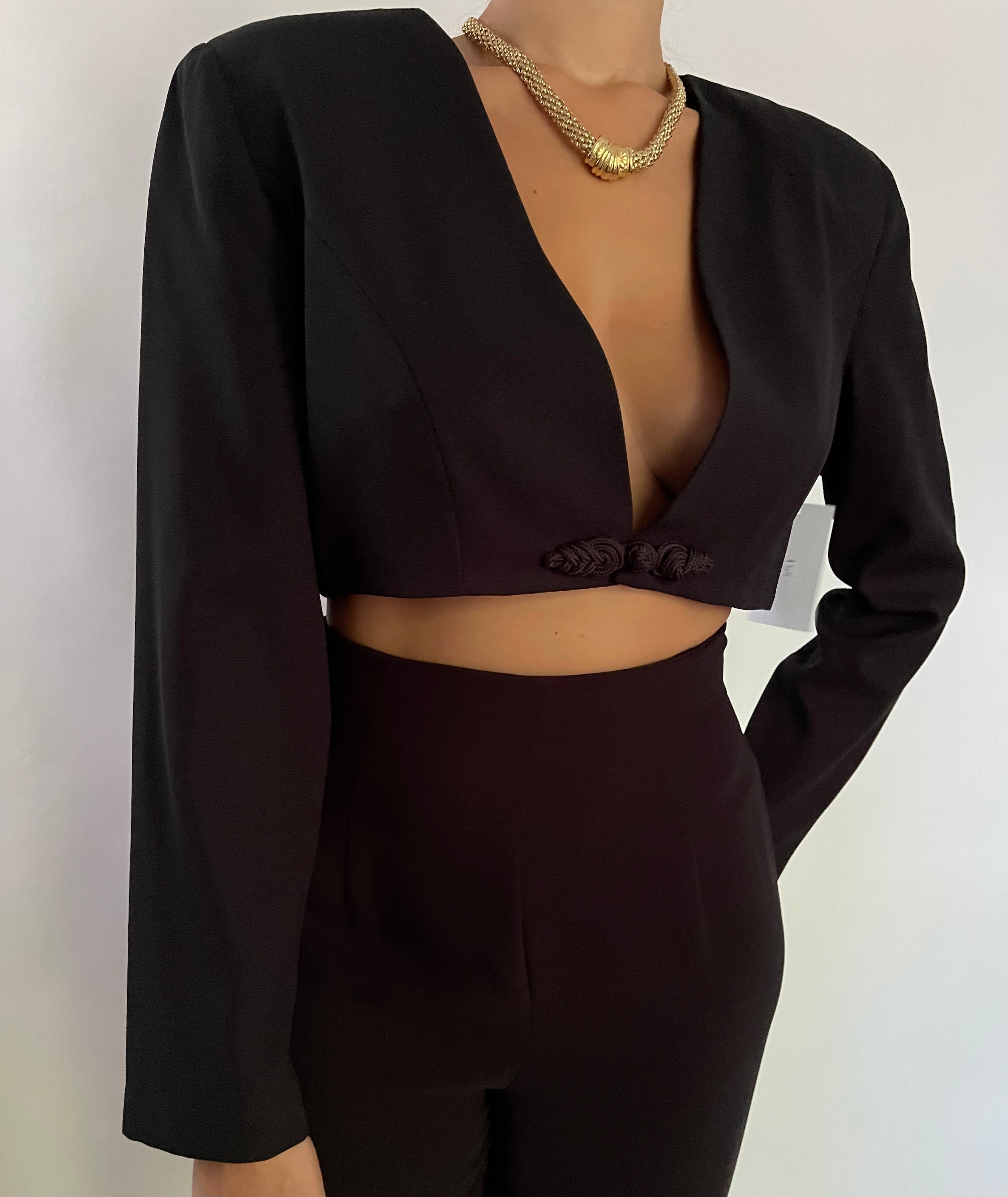 BLACK CROP STRUCTURED JACKET - SIZE S/M