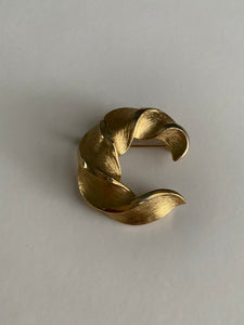 GOLD C SHAPED BROOCH