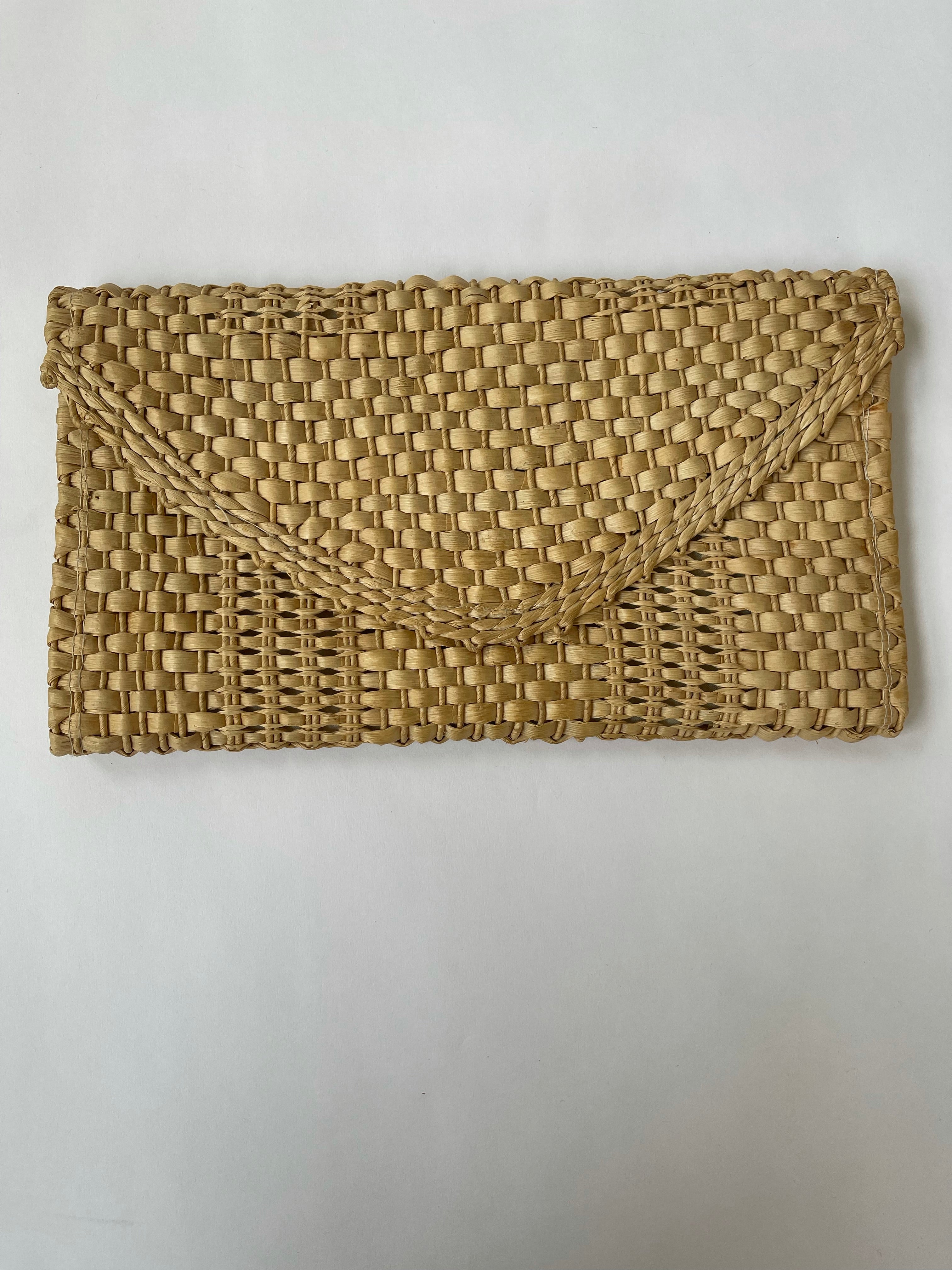 BEIGE WICKER ENVELOP CLUTCH PURSE