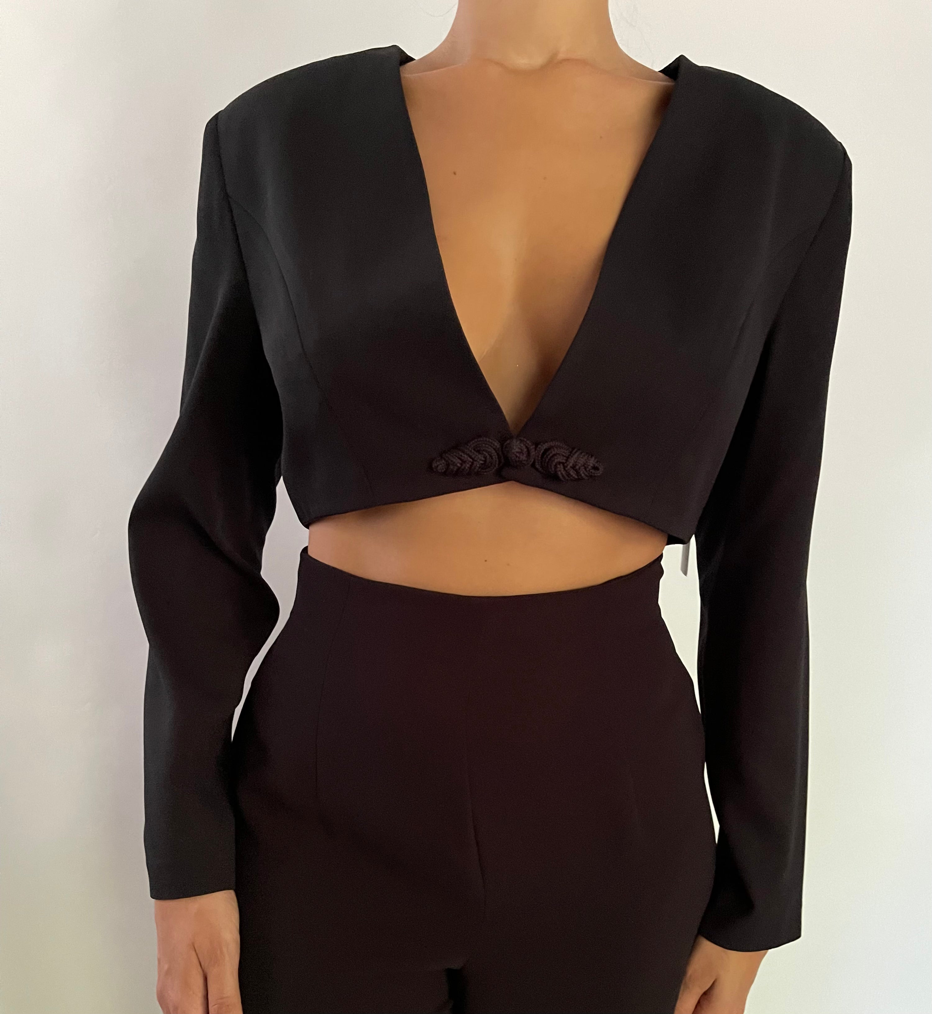 BLACK CROP STRUCTURED JACKET - SIZE S/M