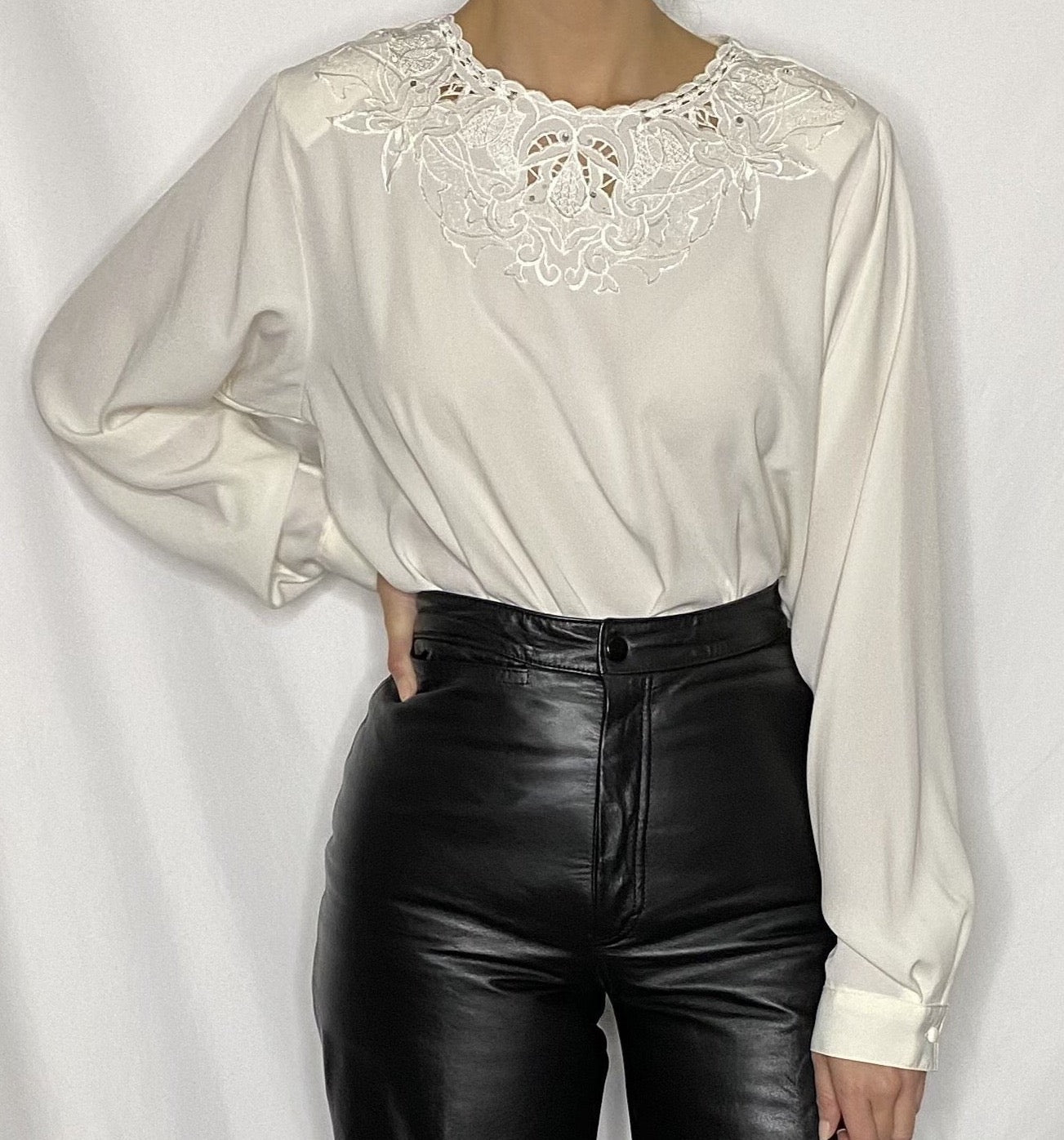 VINTAGE IVORY EMBROIDERED NECKLINE BLOUSE - SIZE M