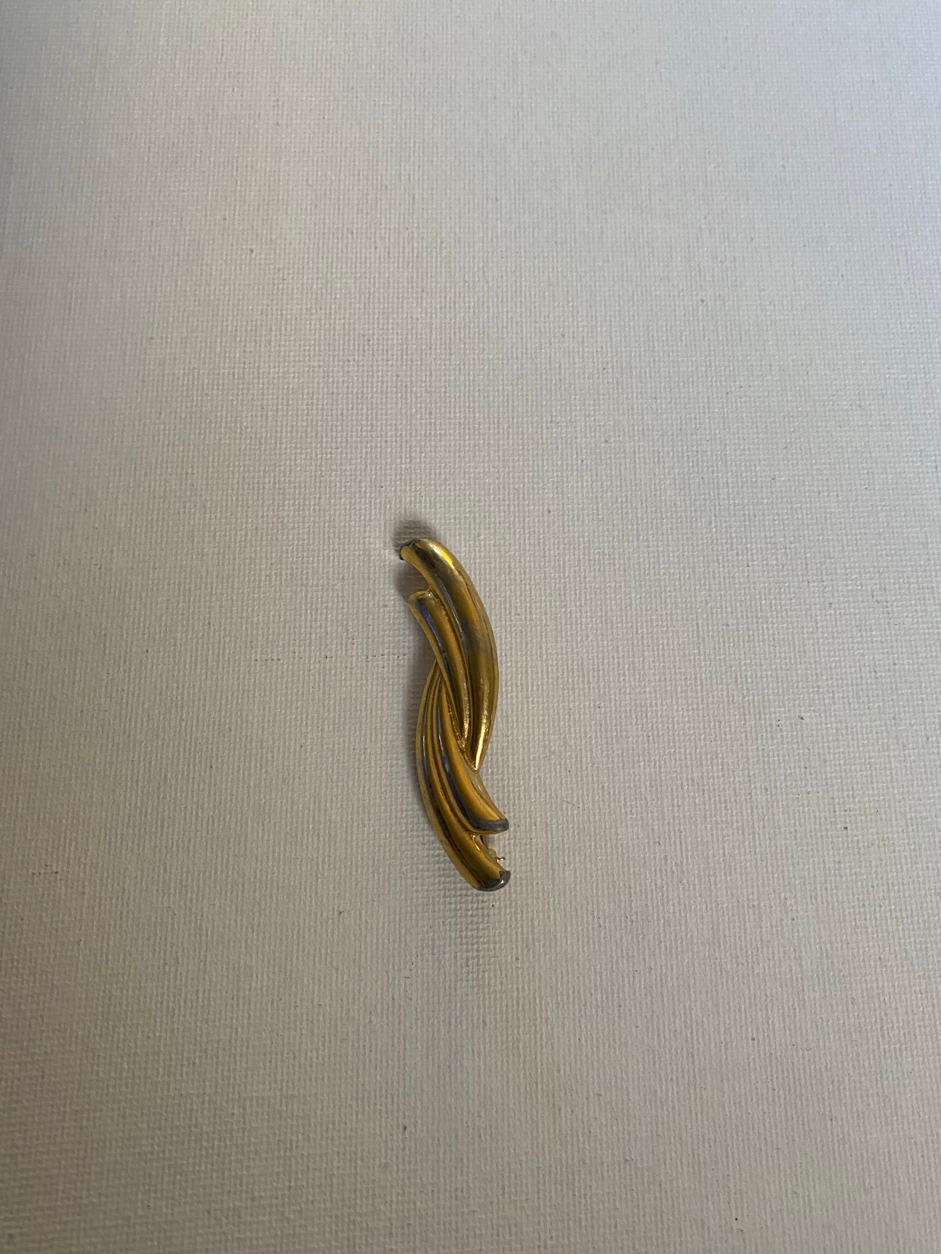 VINTAGE GOLD WAVE BROOCH