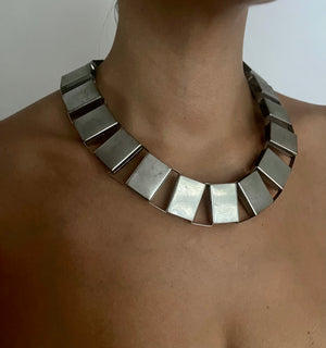 SILVER METAL SQUARE TRACK NECKLACE