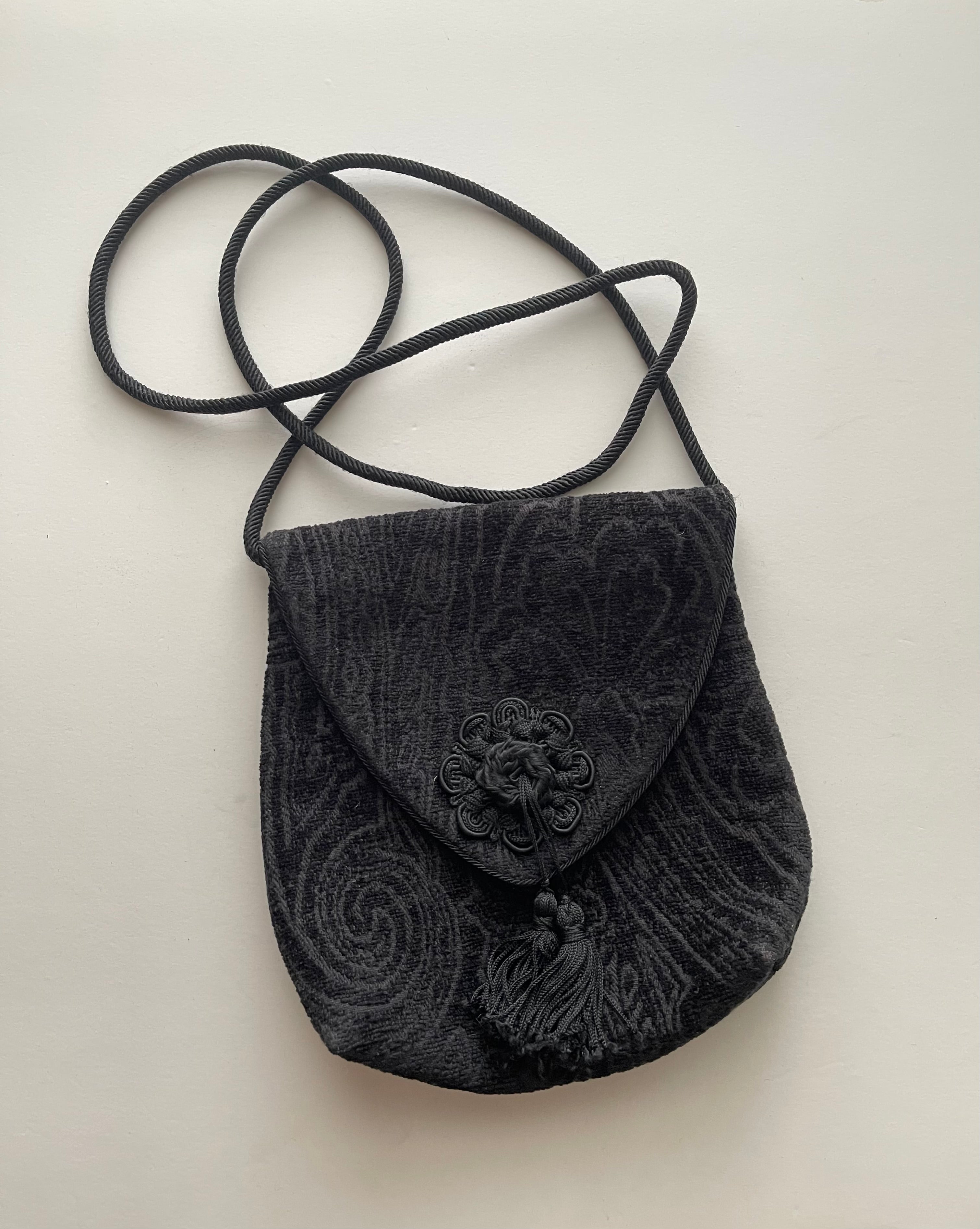 VINTAGE BLACK VELVET DETAIL CROSSBODY BAG