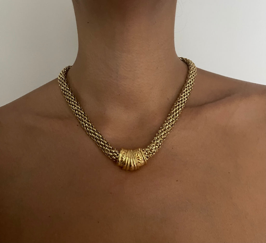 GOLD TEXTURED NECKLACE