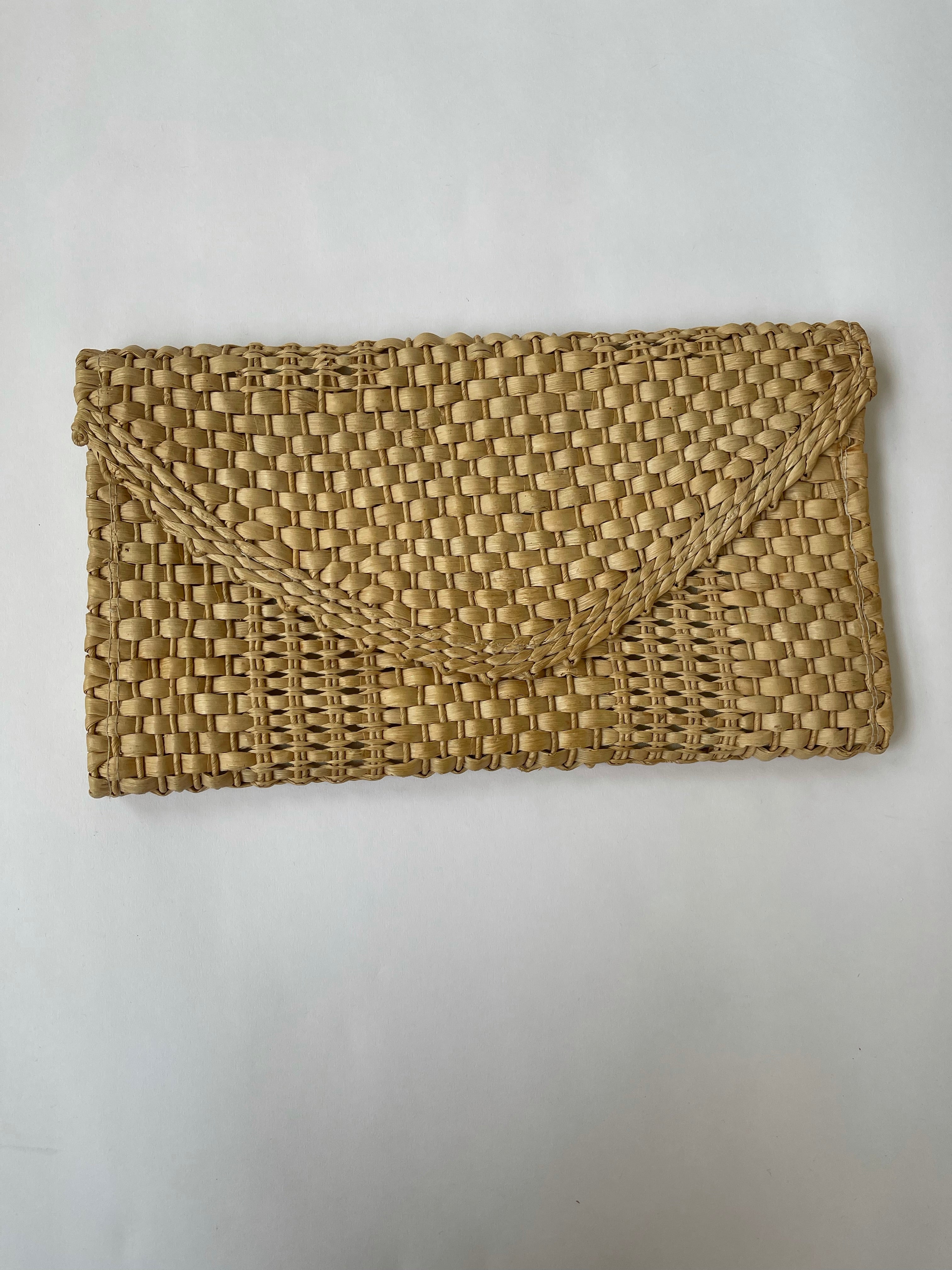 BEIGE WICKER ENVELOP CLUTCH PURSE