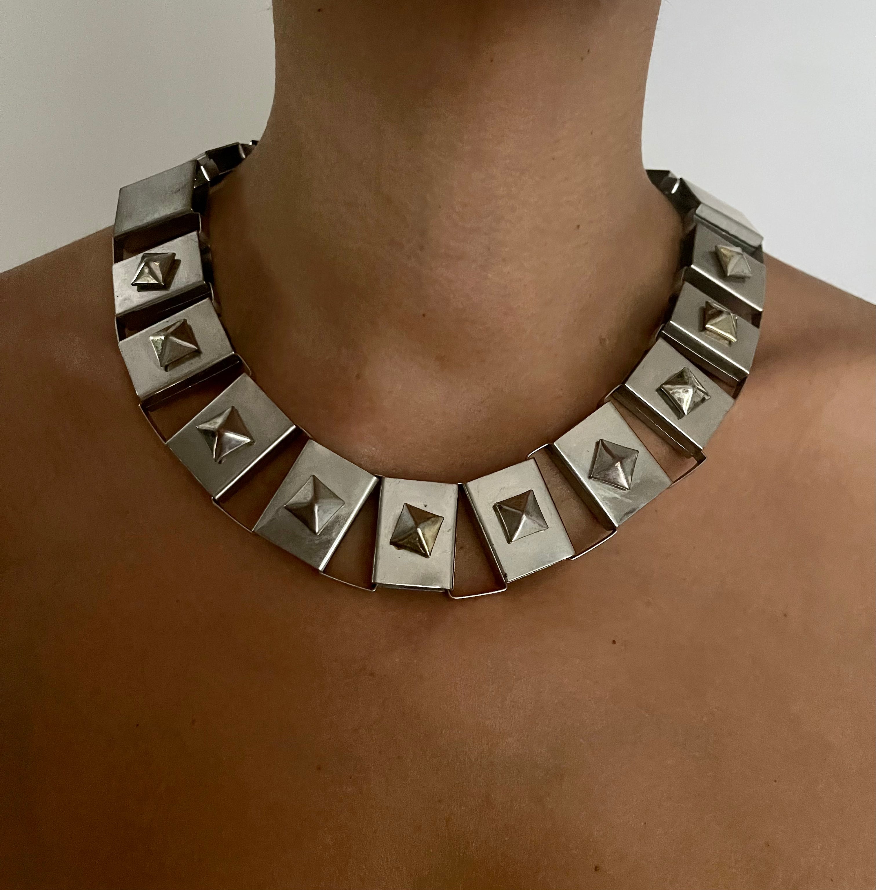 SILVER METAL SQUARE TRACK NECKLACE