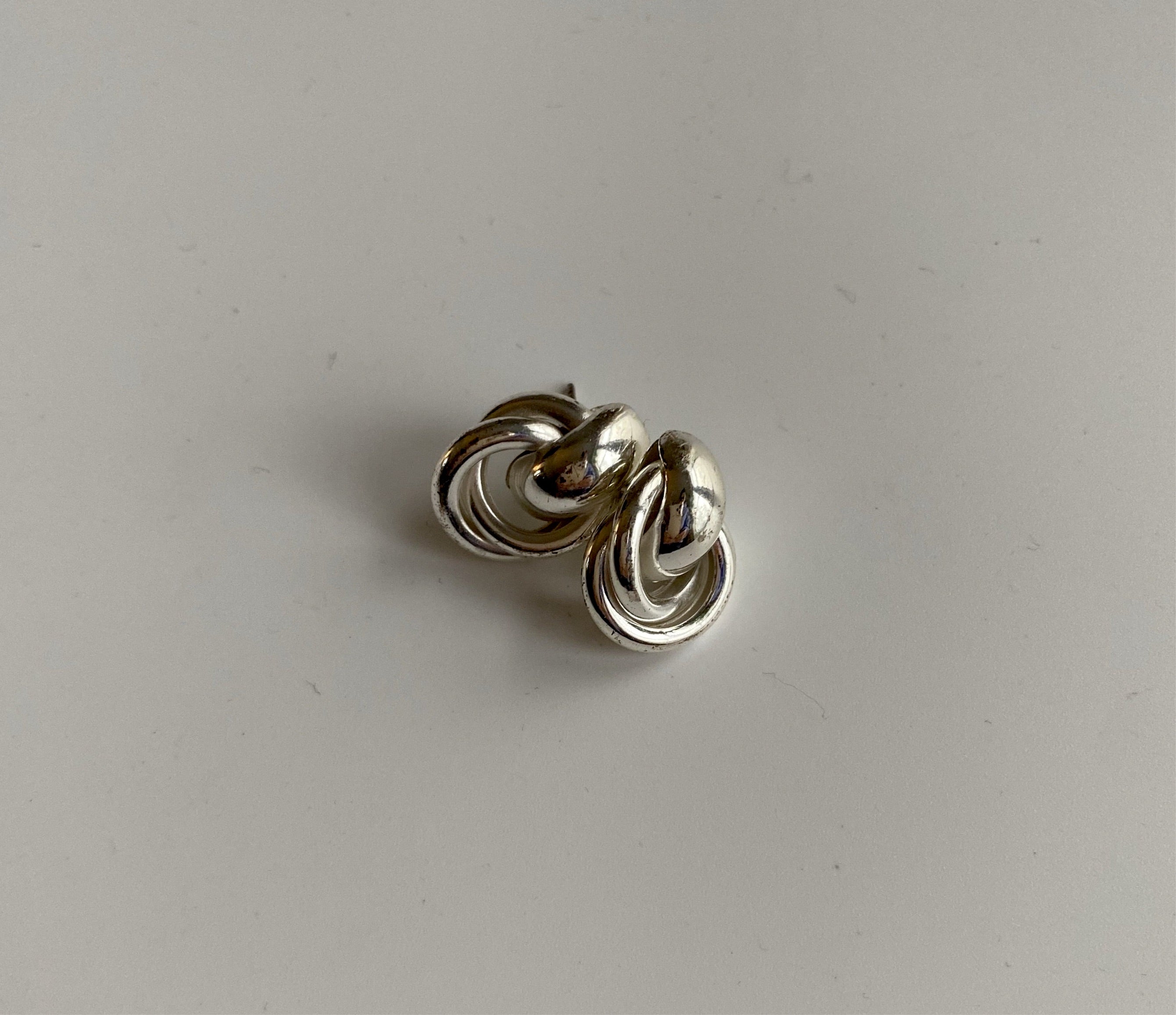 VINTAGE SILVER KNOT EARRING