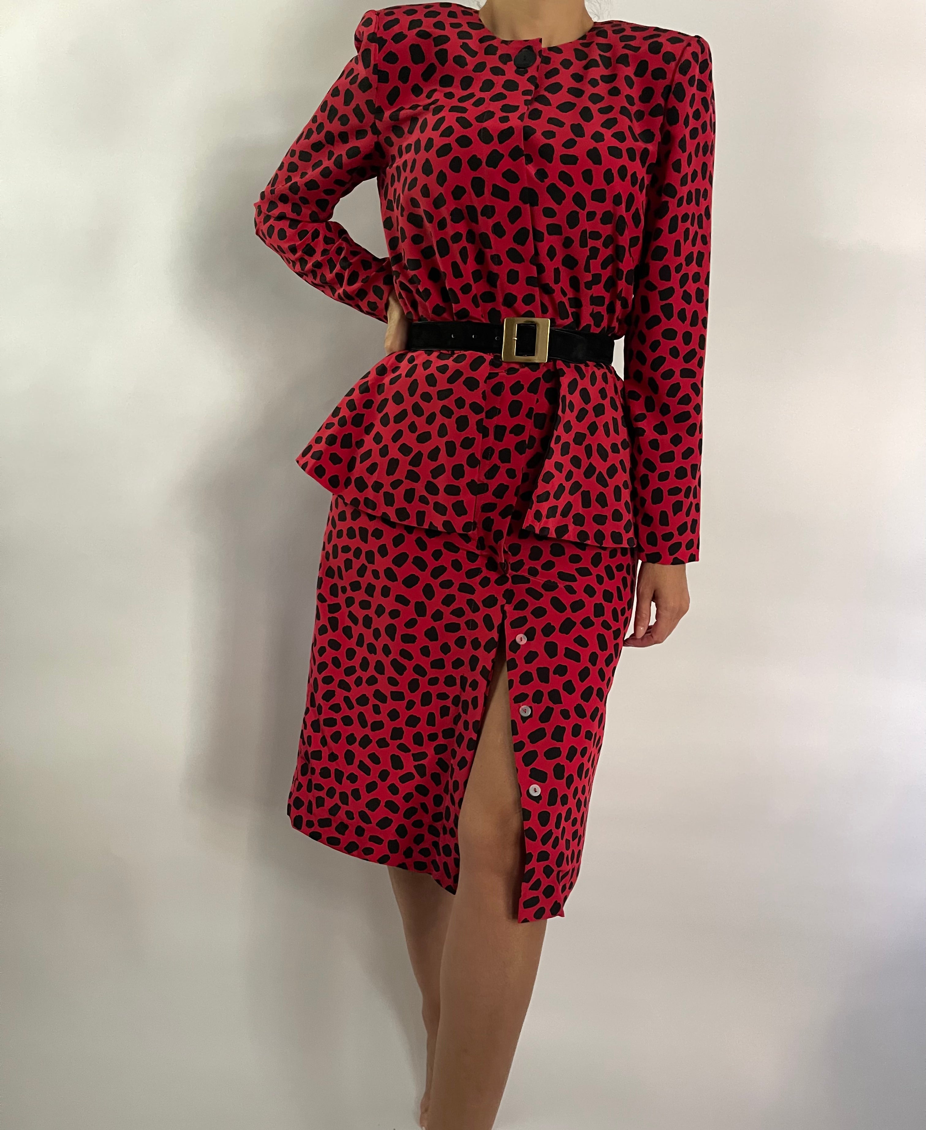 VINTAGE RED PRINTED LONG SLEEVE BUTTON COCKTAIL DRESS - SIZE S/M