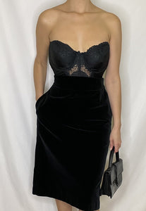 VINTAGE BLACK VELVET PENCIL SKIRT - SIZE S/M